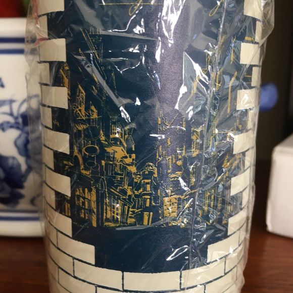 NWT Harry Potter Wizarding World Diagon Alley Embossed Stainless Steel Bottle - Picture 9 of 10